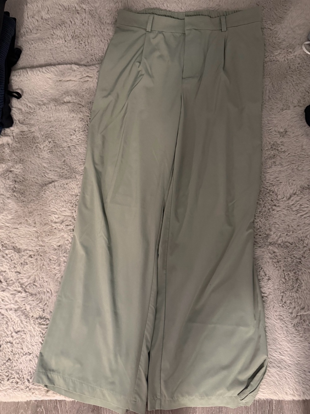 Vuori Vila trouser in sage green Medium short